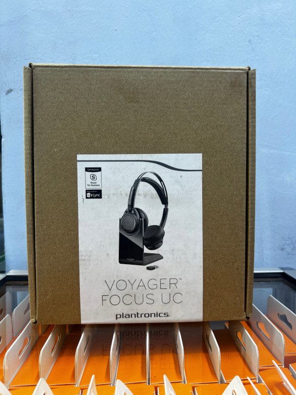 voyager focus headphones